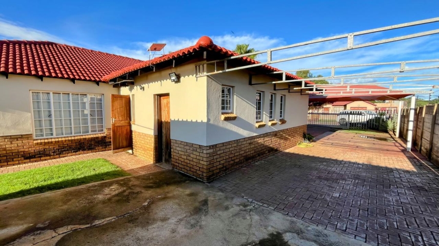  Bedroom Property for Sale in Mooinooi North West